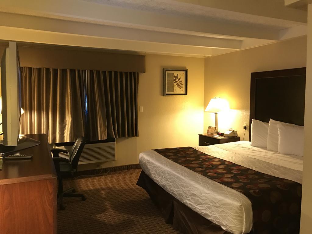 Days Inn By Wyndham Bloomington West Exterior foto