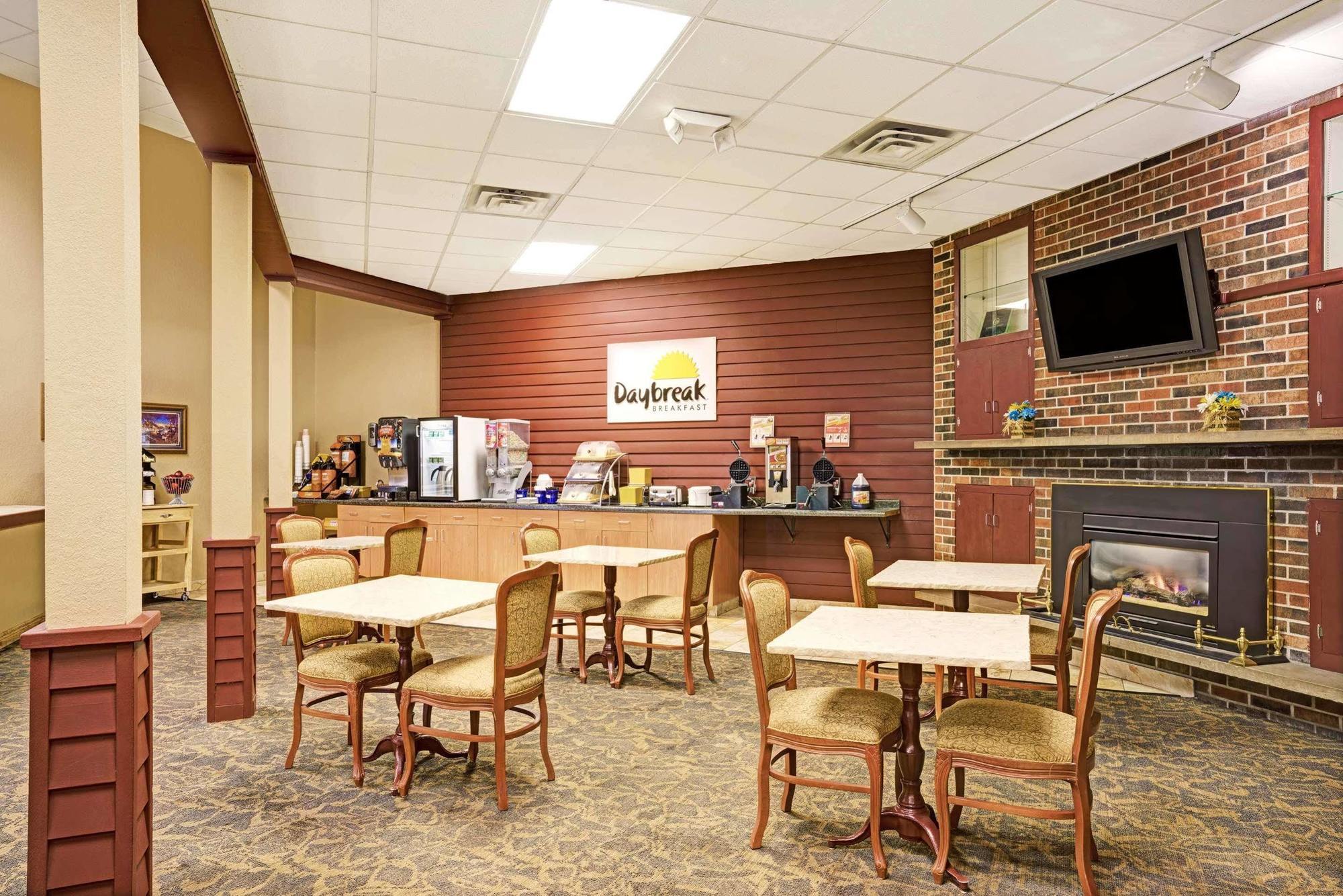 Days Inn By Wyndham Bloomington West Exterior foto